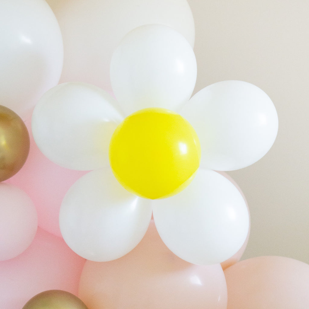 Daisy flower balloon on balloon garland