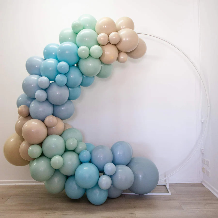HOW TO ATTACH A BALLOON GARLAND TO THE WALL. #balloogarland #balloonti, Balloon Garland